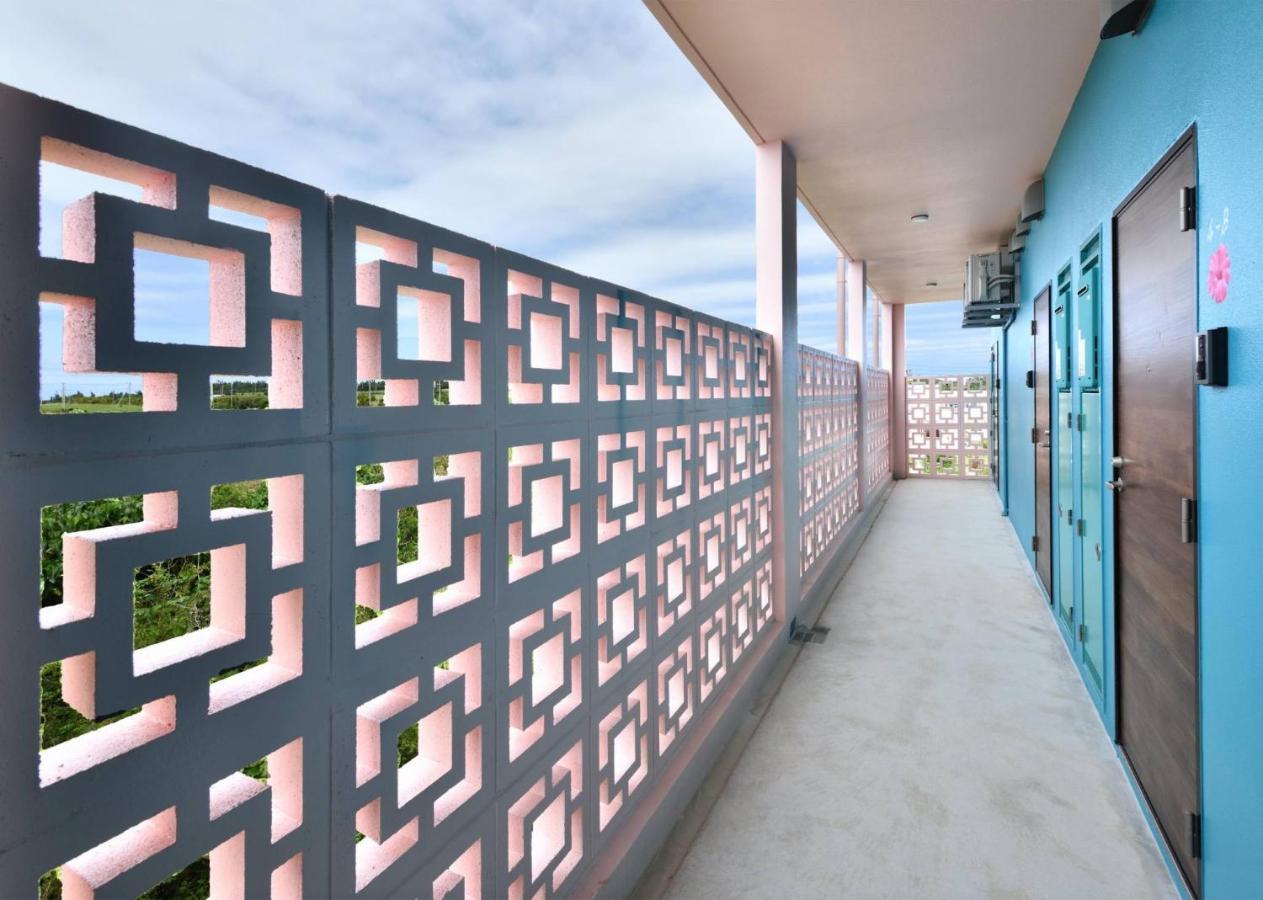 Hotel Pink Hibiscus Miyakojima  Exterior foto