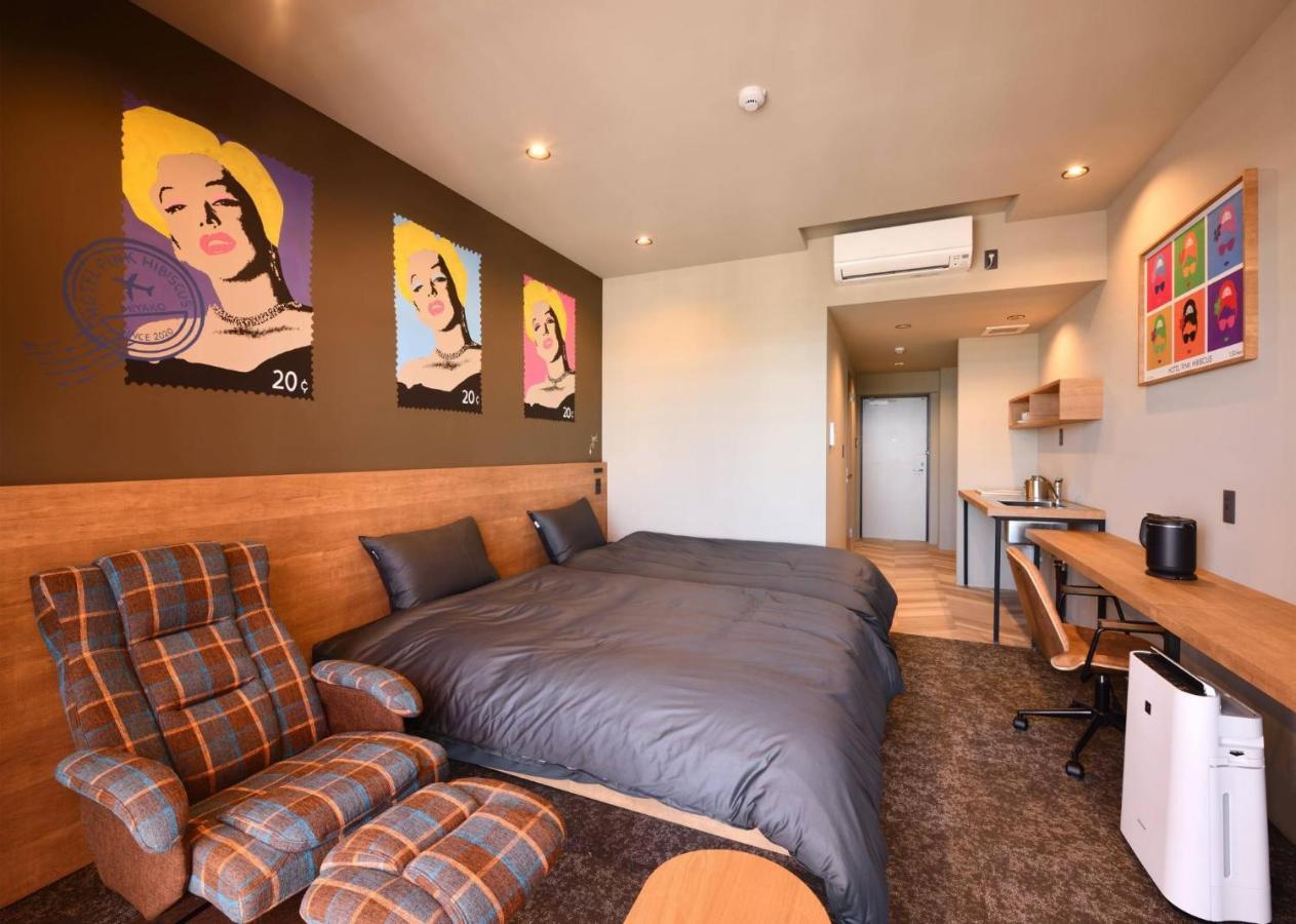 Hotel Pink Hibiscus Miyakojima  Exterior foto