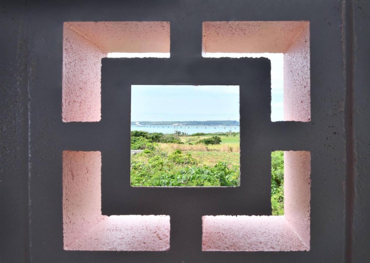 Hotel Pink Hibiscus Miyakojima  Exterior foto
